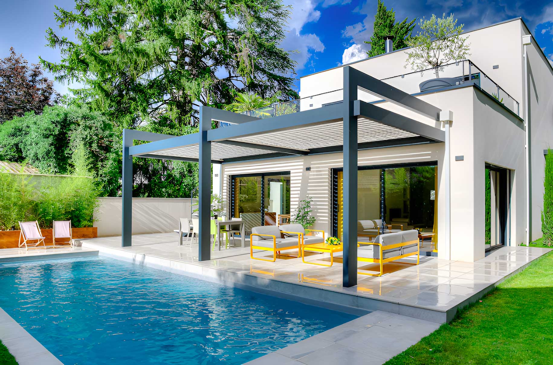 Bioclimatic Pergolas for Homes vs. Businesses in Portugal: A Comprehensive Guide